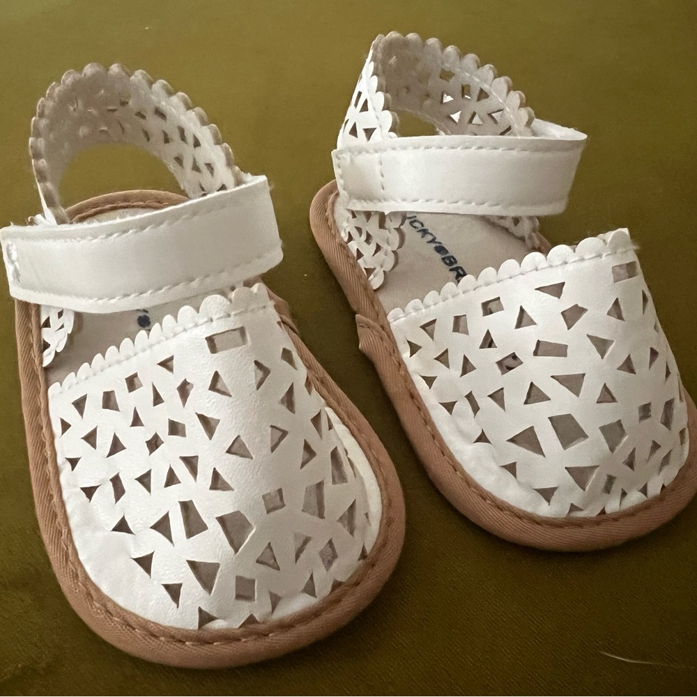 NIB Lucky Brand baby crib shoes sandals, white, size 1 “Shirley”
